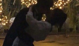 明星亲吻吃瓜视频,亲吻吃瓜视频引发网友热议