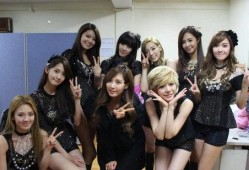 云南吃瓜事件女生,女生意外成为焦点，引发网友热议