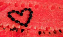 胃胀气能否吃瓜吃瓜子吗,瓜类与瓜子的食用指南